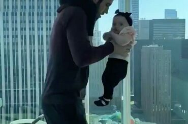 Erik Gustafsson avec les meilleurs partenaires d'entraînement #HockeyAtHome. (TW / ErkanGustafs ...