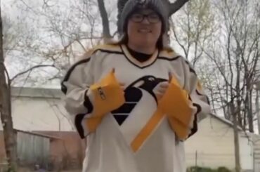 Quel est le meilleur maillot @penguins de tous les temps? #HockeyAtHome (@ sammy.mcintosh) ...