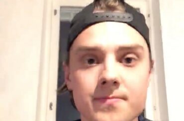 À tous les fans de @canes ... @ssebastianaho vous manque. #HockeyAtHome

Découvrez salut ...