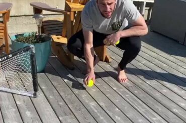 Le petit Lucic travaille déjà sur ce minuteur! #HockeyAtHome (: Milan Lucic, ...