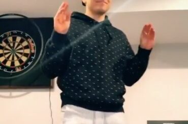 Nick Suzuki (@ nsuzuki_37) a perdu un pari contre Brendan Gallagher (@ bgally.11). Son puni ...