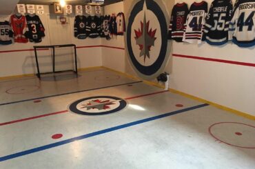 Ce sous-sol @nhljets est UNREAL. #HockeyAtHome (TW / jertam1) ...