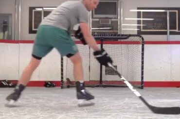 Rend cela si facile. #HockeyAtHome (: @heybarber) ...