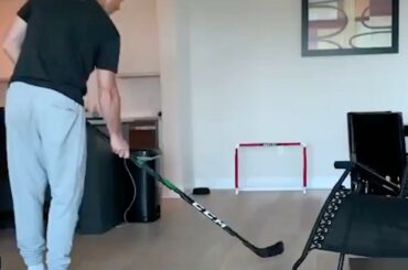Bar Down> Going Yard, n'est-ce pas, DJ LeMahieu? #HockeyAtHome (@dj_lemahieu) ...
