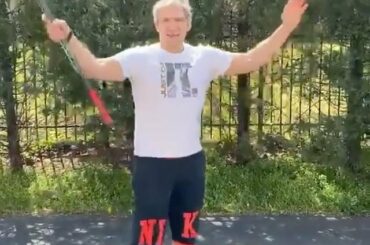 @aleksandrovechkinofficial, le seul homme capable de faire aller chercher. #HockeyAtHo ...