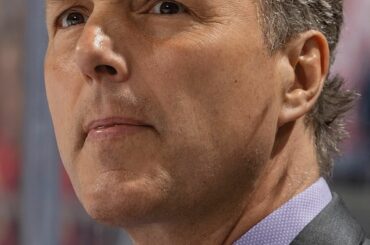 Quelle histoire! L'entraîneur de @tblightning, Jon Cooper, revient sur sa fascinante carrière ...