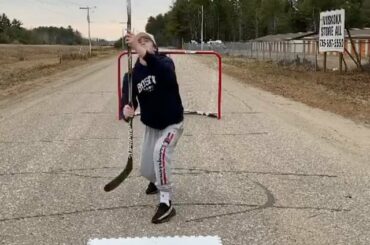 Si le hockey avait des retards de pluie, @alwayshockey serait le MVP. #HockeyAtHome ...