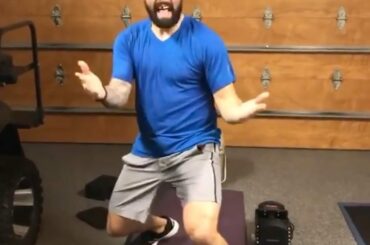 Nate Thompson (@ nthompson44) passe le meilleur moment de sa vie. #HockeyAtHome (@s ...