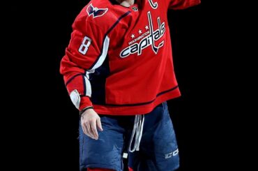Alex Ovechkin contre Wayne Gretzky dans une partie de @easportsnhl, qui avez-vous? #HockeyA ...