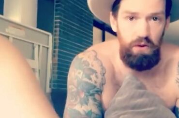 Le défi personnel de "jordiebenn" Hot Ones "s'est déroulé comme vous vous en doutez. #HockeyAtHome ...