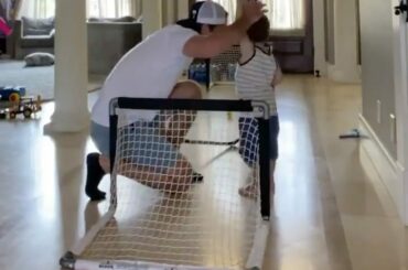 "Il a déjà un meilleur chronomètre que son vieil homme." - Ryan Callahan #HockeyAtHom ...