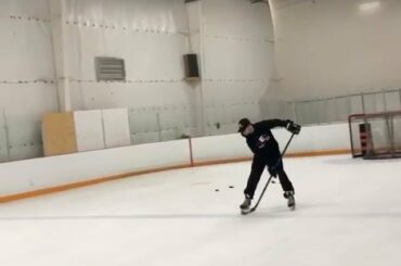 Du rebond! #HockeyAtHome (@hes_hockey) ...