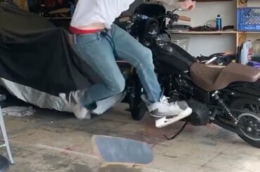 Le niveau de patinage de nos jours! #HockeyAtHome (@guy_vergiels, @billy_marks) ...