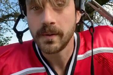 Qui obtient une coupe de cheveux #HockeyAtHome? ‍ #StayHomeHair (@ spencer.jenkin) ...