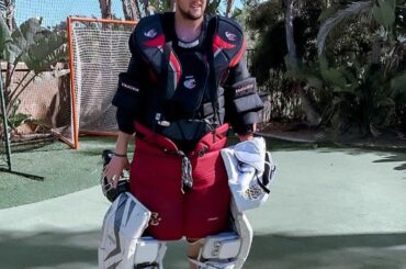 Thatcher Demko prend au sérieux #HockeyAtHome. (: @ tdemko30) ...