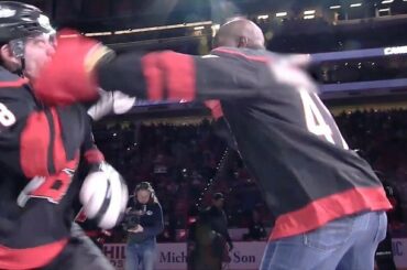 Cette onde de tempête a été un coup de grâce absolu, Jordan Martinook. #HockeyAtHome

Wat ...