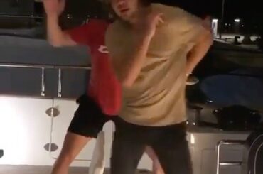 Présentation de la danse officielle #NHLFanChoice Best Bromance, gracieuseté de @artemiy ...