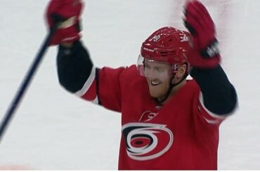 SURGE, le style @canes!

VOTEZ pour le lien #NHLFanChoice Best Cellys en bio ....