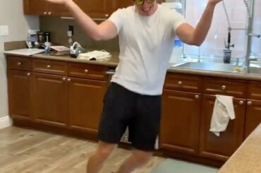 Nate Schmidt est tout au sujet de la baisse. #HockeyAtHome (: @ nateschmidt88) ...