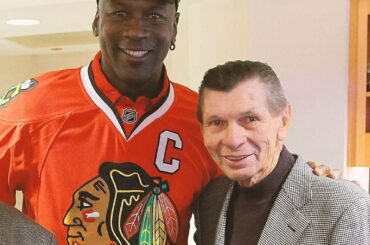 Stan Mikita et Michael Jordan = WINDY CITY ROYALTY #HockeyAtHome (: nhlonnbcsp ...