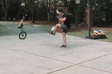 Coups de monocycle !? Oui, continuez à venir, s'il vous plaît. (: @erinalvey, @forsber ...