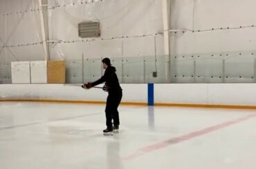 COMMENT?! #HockeyAtHome (@hes_hockey) ...