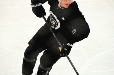 Le patinage @oskarlindblom est tout ce dont nous avions besoin aujourd'hui. #OskarStrong (: @philadel ...
