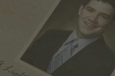 "Dans une maison avec un papa grincheux, un frère aîné grincheux, ce gamin était toujours heureux ...