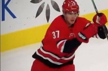 La classe #NHLDraft 2018 a mis sa signature cette saison. NHL Colorful Momen ...