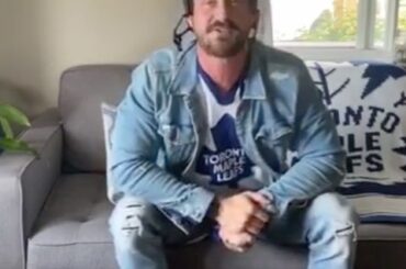 Au cas où vous ne l'auriez pas entendu, le HOCKEY EST DE RETOUR!

DM nous vos clips pour partager votre excitation ...