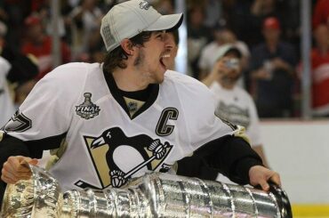 Sidney Crosby a levé sa première #StanleyCup en 2009 ... Va-t-il lever sa quatrième i ...