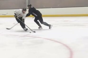 Brad Marchand (@ bmarch63) se réchauffe pour les #StanleyCup Qualifiers du week-end prochain ...