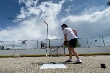 Attendez juste ... #HockeyAtHome (@ soupy2121) ...