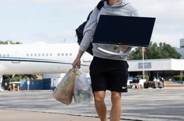 Vous pensez que John Klingberg (@klingbergjohn) prend son jeu au sérieux?  #Coupe Stanley ...