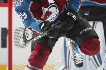 Il ne reste qu'une semaine avant les qualifications #StanleyCup!  Keith Jones et @kelly_hr ...