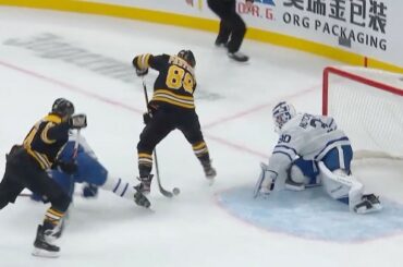 Les @nhlbruins étaient la meilleure équipe de la Ligue pendant la saison régulière, mais un ...