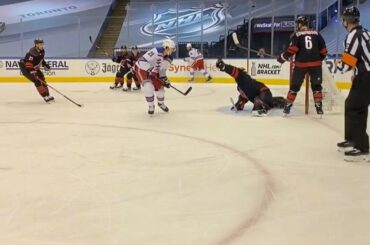 NON MERCI. Petr Mrazek (@ pmraza34) ne l'a pas aujourd'hui. Qualifications #StanleyCup ...