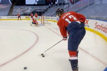 Pourquoi a-t-il fait notre gars @jakubvrana comme ça? Tournoi à la ronde #StanleyCup

: @Nhlonnbc ...