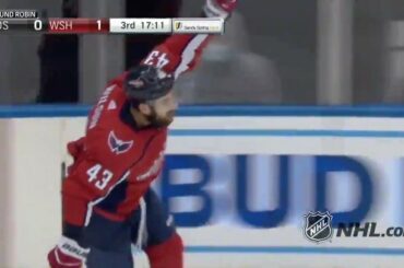 De nulle part! @tomwilson se montre juste maintenant. Tournoi à la ronde #StanleyCup
...