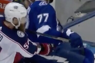 "Vous ne pouvez pas vous asseoir avec nous." #Coupe Stanley...