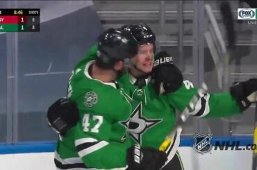 Au bon endroit, au bon moment pour @miroheiskanen. #Coupe Stanley

: @nhlonnbcsports
: @sp ...