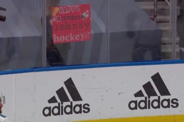 C'est une célébration d'anniversaire sur glace #StanleyCup Playoffs pour @ johngaudreau03! ...