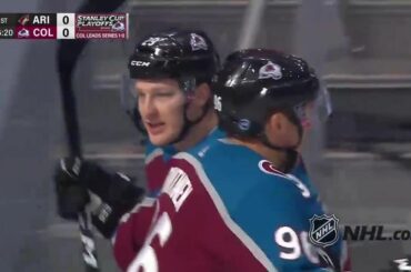 Tout semble si facile pour Nathan MacKinnon (@ mackinnon29). #Coupe Stanley

: @nhlonn ...
