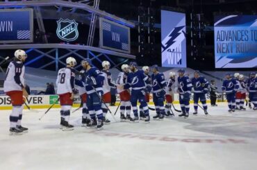 #HockeyHandshakes, une tradition intemporelle.

Respectez tout autour. #Coupe Stanley...