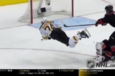 Effort maximum de Jake DeBrusk (@jdebrusk) ici! #Coupe Stanley

: @nhlonnbcspor ...