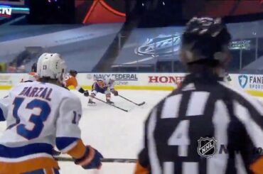 Anders Lee et Mat Barzal (@ barzal97) le rendent si simple. #Coupe Stanley

: @nhlo ...