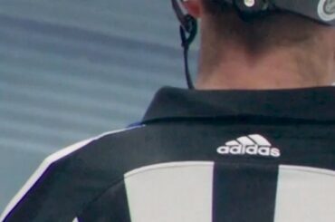 Demande et tu recevras.

Écoutez les arbitres T.J. Luxmore et Kyle Rehman ...