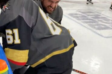 Les jambes nourrissent le loup.

Il est clair que Mark Stone (@ mstoner61) le sait. #Coupe Stanley...
