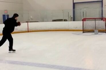 Bar vers le bas. Seau. Beauté. #MyPlayoffsMoment

(@hes_hockey) ...