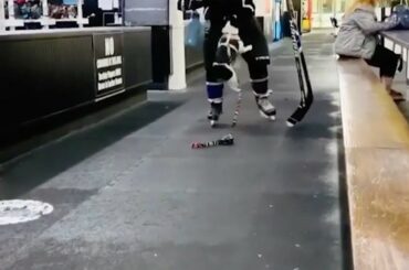 La seule façon d'être accueilli en sortant de la glace. #MyPlayoffsMoment

(@ jessica.t ...